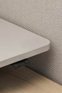 Bulo_Goccia_WhiteFenixTop_NaturelOakCabinet